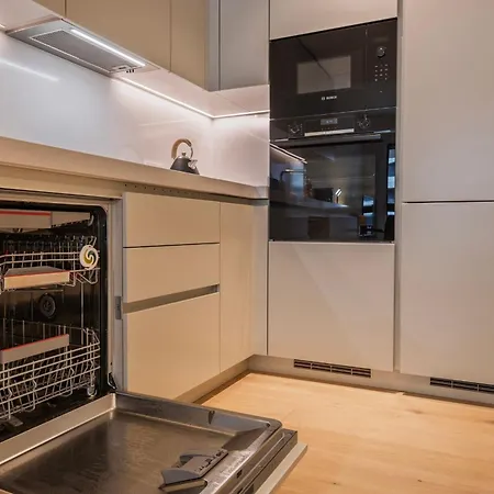 Lägenhet Upscale 1bdr With Pool & Parking By Lovelystay