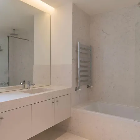 דירה Upscale 1bdr With Pool & Parking By Lovelystay ליסבון
