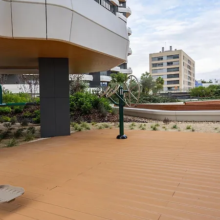 Upscale 1bdr With Pool & Parking By Lovelystay ליסבון