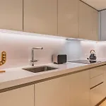 Upscale 1bdr With Pool & Parking By Lovelystay