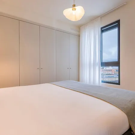 Upscale 1bdr With Pool & Parking By Lovelystay *