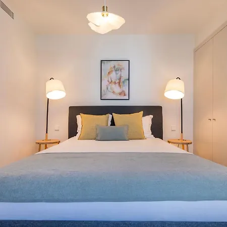 Upscale 1bdr With Pool & Parking By Lovelystay ליסבון