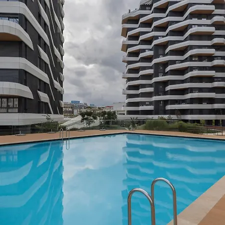 Upscale 1bdr With Pool & Parking By Lovelystay * ליסבון