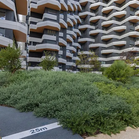 Upscale 1bdr With Pool & Parking By Lovelystay דירה ליסבון